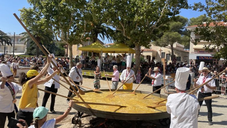 Giant Omelette Festival: Lễ hội trứng khổng lồ độc đáo tại Granby, Canada