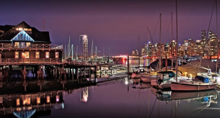 Câu lạc bộ Chèo thuyền Vancouver: Những bóng ma vẫn lang thang bên bờ biển Canada