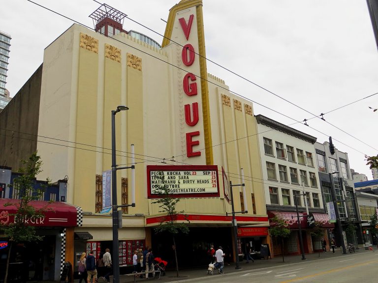 Vogue Theatre: Sân khấu của nghệ thuật và những bóng hình bí ẩn