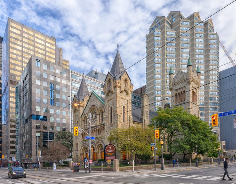 Dấu ấn thời gian qua những nhà thờ cổ kính ở Toronto, Canada