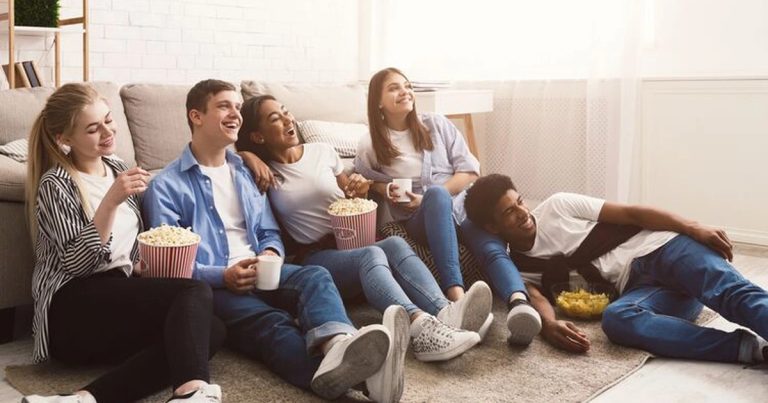 Đi giày vào nhà: Khác biệt văn hóa khiến nhiều du khách ngạc nhiên khi đến Mỹ