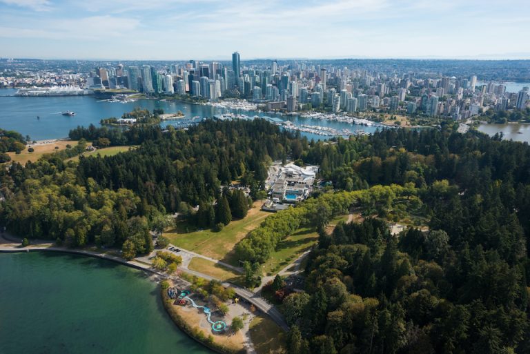 Stanley Park – Nơi rừng xanh, biển biếc hội tụ giữa lòng Vancouver, Canada